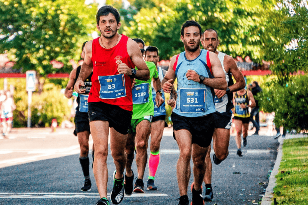 runners in a marathon running side by side in a race